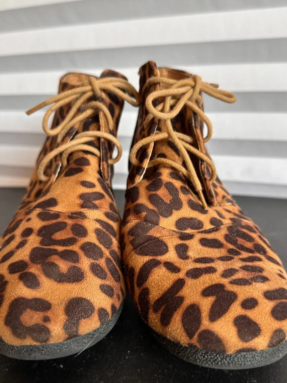 Lov Mark Women’s Animal Faux Suede Wedge Lace-Up Shoes Size 9 – Chic Bootie